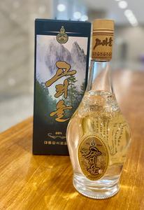 高丽酒  酒精度40%  640ml/瓶  朝鲜国企传统工艺酿制  开城高丽人参和糯米为主原料酿制
